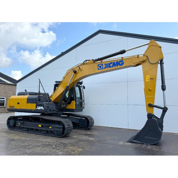 2025 اكس سي ام جي XE230CLC-42042457