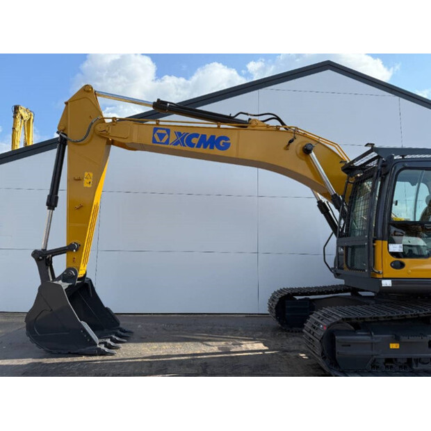 2025 اكس سي ام جي XE230CLC-42042464