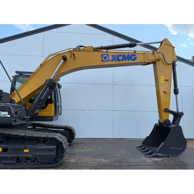 2025 اكس سي ام جي XE230CLC-42042465