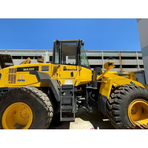 2018 Komatsu WA320-42043745