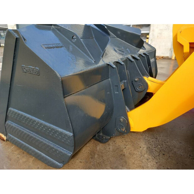 2022 Komatsu WA480-8-42062146