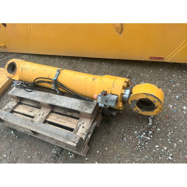 2007 ليبهير R944C-42062465