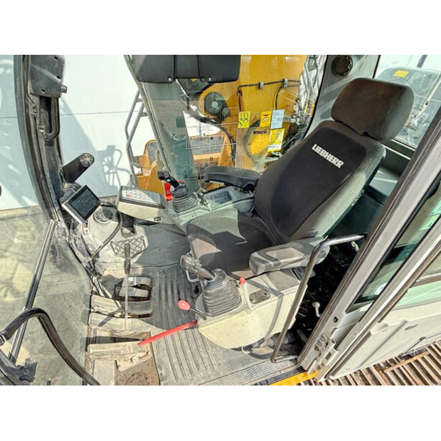 2018 ليبهير R926LC-42062645