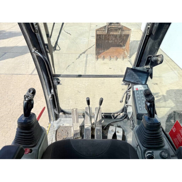 2018 ليبهير R926LC-42062646