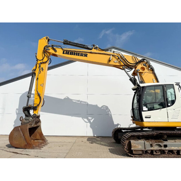 2018 ليبهير R926LC-42062648