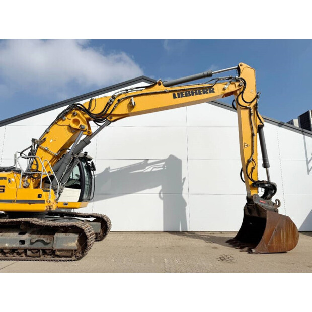 2018 ليبهير R926LC-42062649