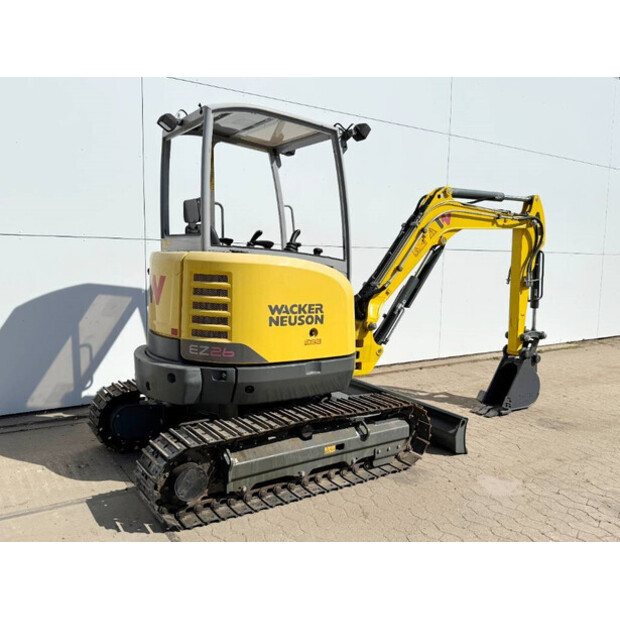 2020 واكر نيوسون EZ26-42062834
