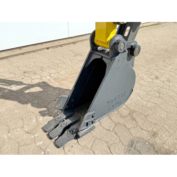 2020 واكر نيوسون EZ26-42062841