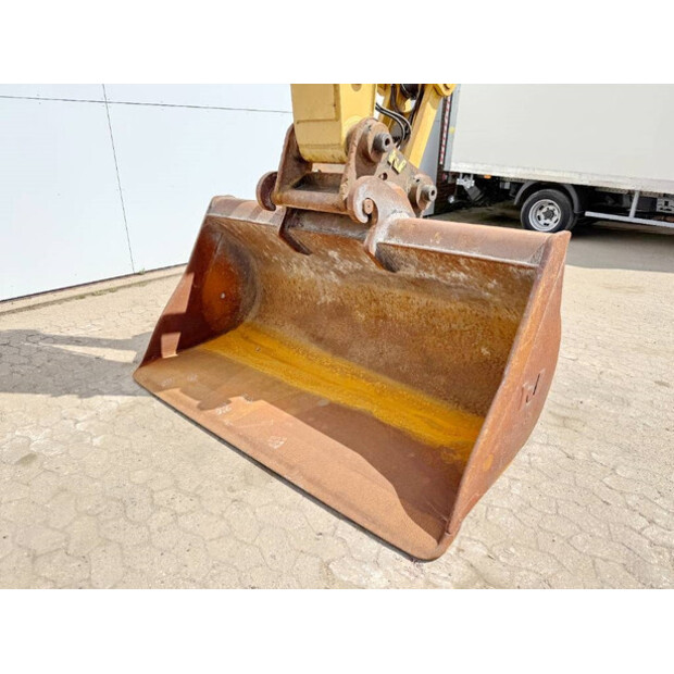 2018 كاتربيلر 323FL-42062896