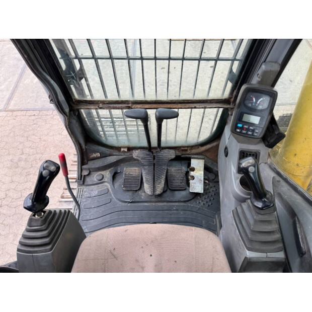 2005 New Holland E215LC-42062979