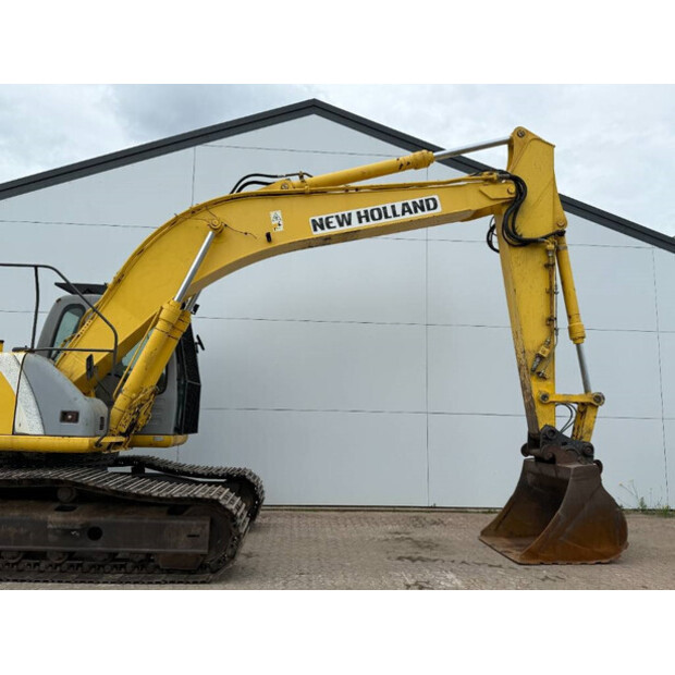 2005 New Holland E215LC-42062983