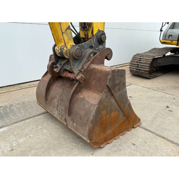 2005 New Holland E215LC-42062986