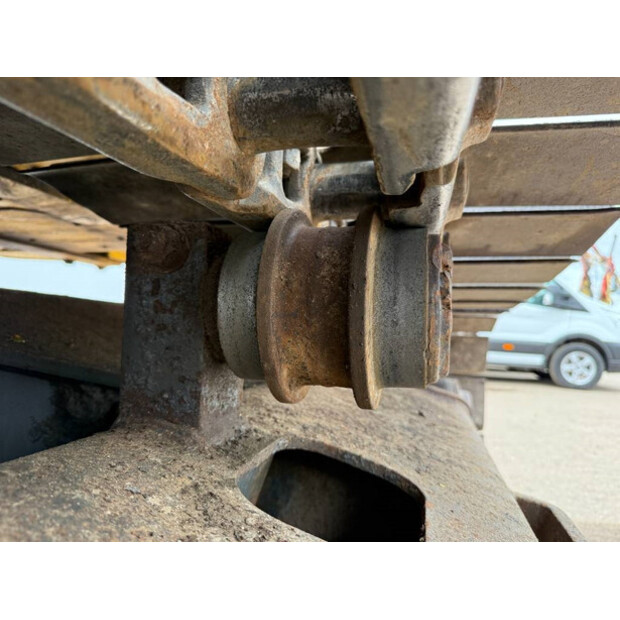 2005 New Holland E215LC-42062992