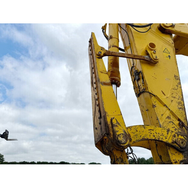 2017 Komatsu PC700LC-11-42063166