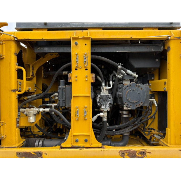 2017 Komatsu PC700LC-11-42063173