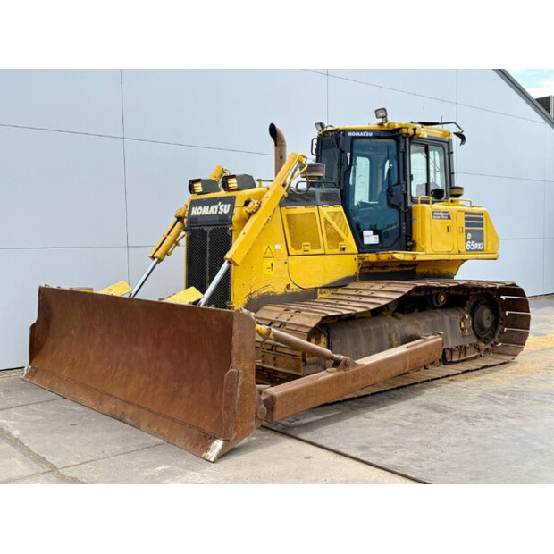 2017 Komatsu D65PXi-18-42063355