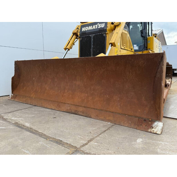 2017 Komatsu D65PXi-18-42063367