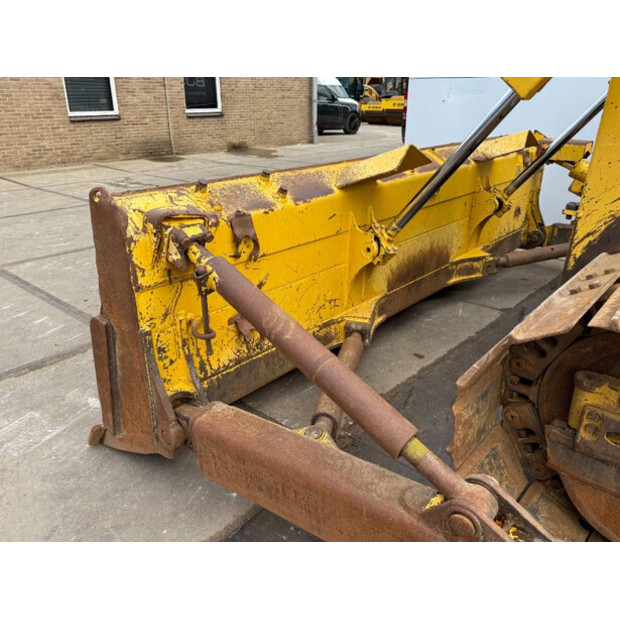 2017 Komatsu D65PXi-18-42063370