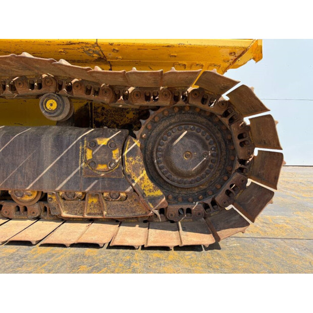 2017 Komatsu D65PXi-18-42063373