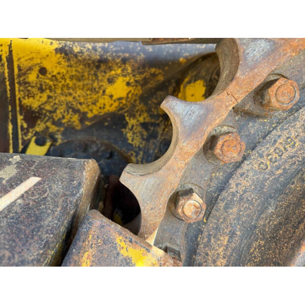 2017 Komatsu D65PXi-18-42063374