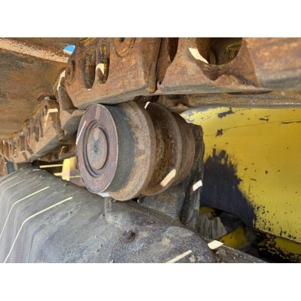 2017 Komatsu D65PXi-18-42063375