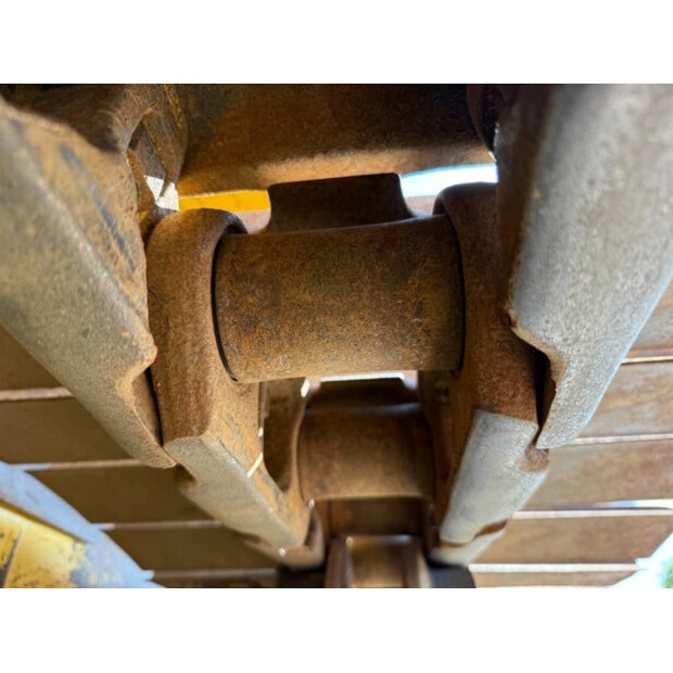 2017 Komatsu D65PXi-18-42063376