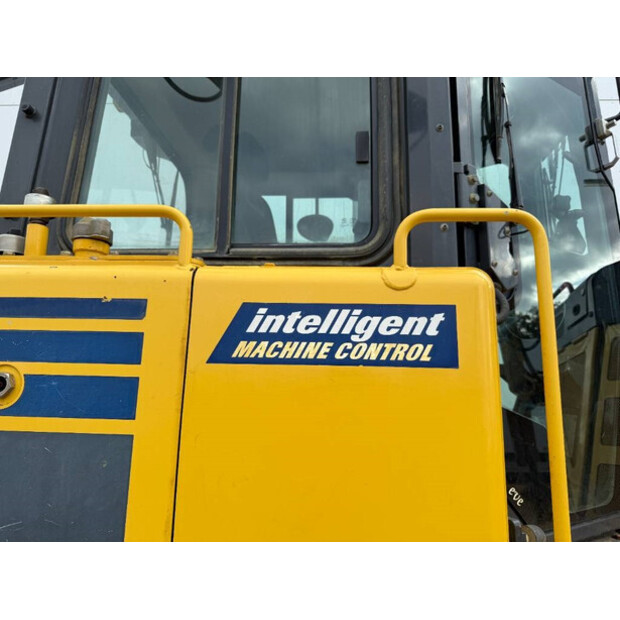 2017 Komatsu D65PXi-18-42063378