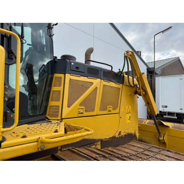 2017 Komatsu D65PXi-18-42063379