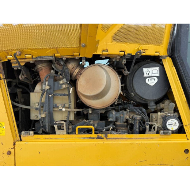 2017 Komatsu D65PXi-18-42063381