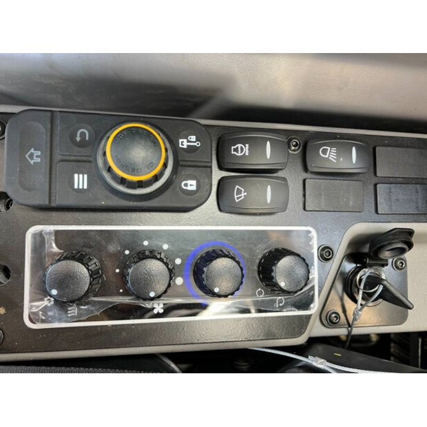 2025 JCB 245HDLR-42063605