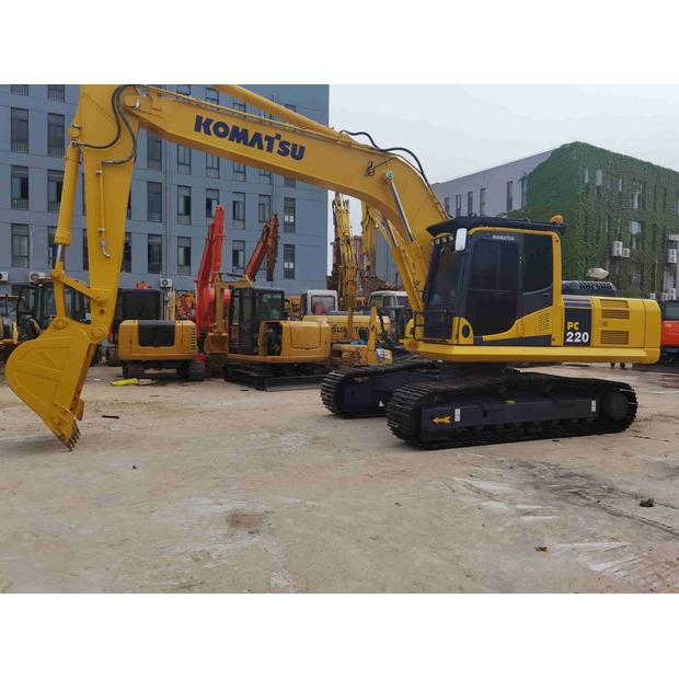 2021 Komatsu PC220-8-42063775