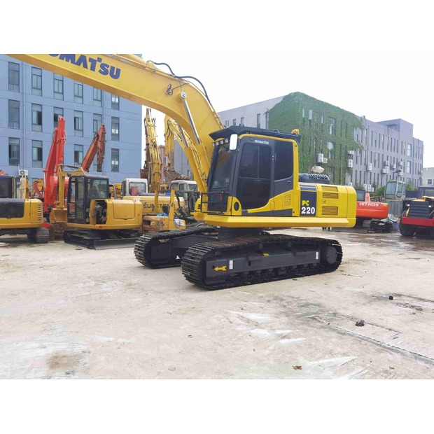 2021 Komatsu PC220-8-42063776