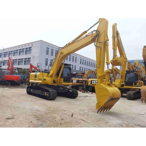 2021 Komatsu PC220-8-42063777