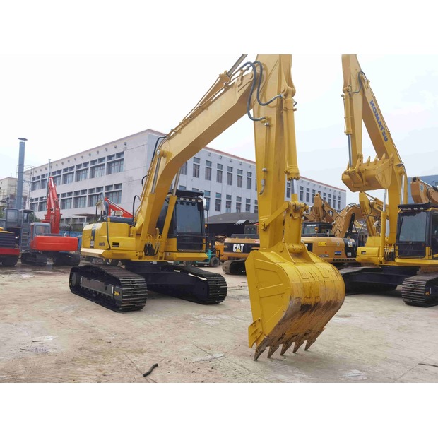 2021 Komatsu PC220-8-42063778