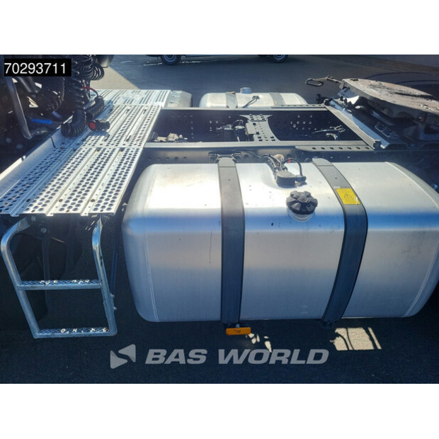 2023 Mercedes-Benz Actros 1848-42064492