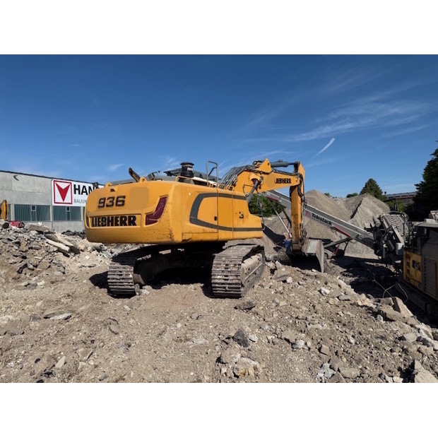 2015 Liebherr R936-42070180
