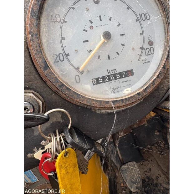 مرسيدس بنز Unimog-42076409