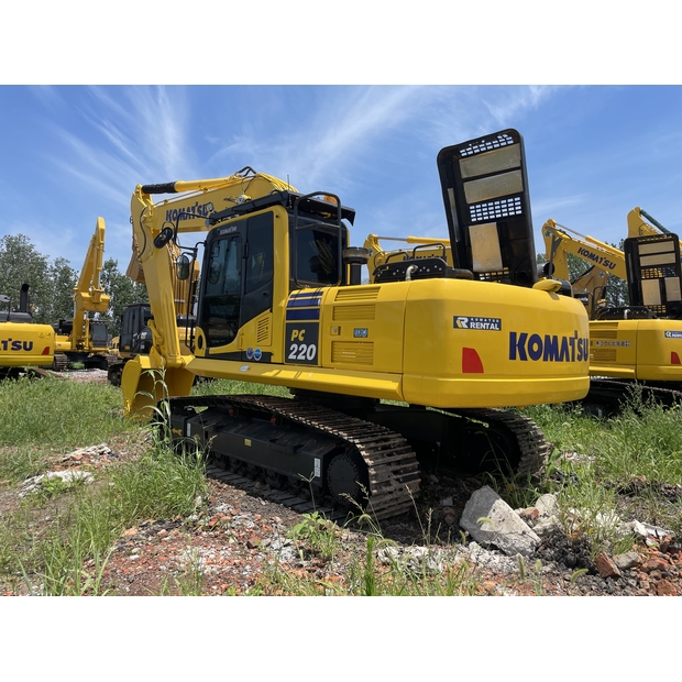 2024 كوماتسو PC220-42079896
