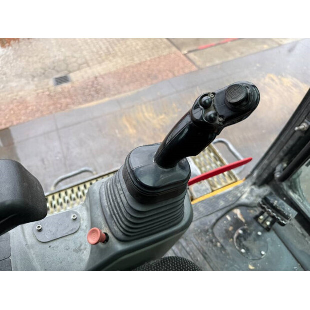 2017 Liebherr R946LC-42080920