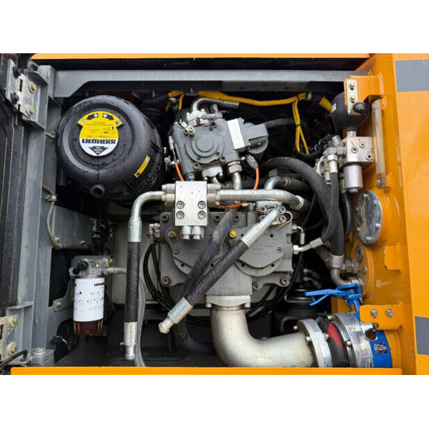 2017 Liebherr R946LC-42080933