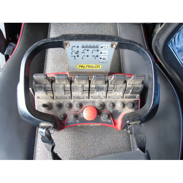 2017 فولفو FM 420-42082763