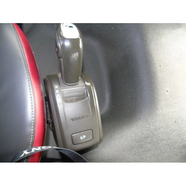 2017 فولفو FM 420-42082771