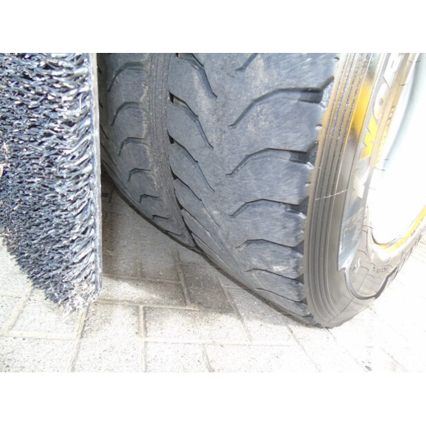 2017 فولفو FM 420-42082784