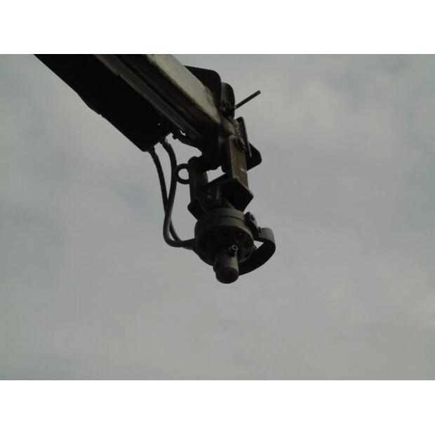 2017 فولفو FM 420-42082800