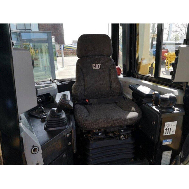 2015 كاتربيلر D6T LGP-42083234