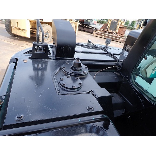 2012 كوبيلكو SK70SR-2F-YT06-42098938