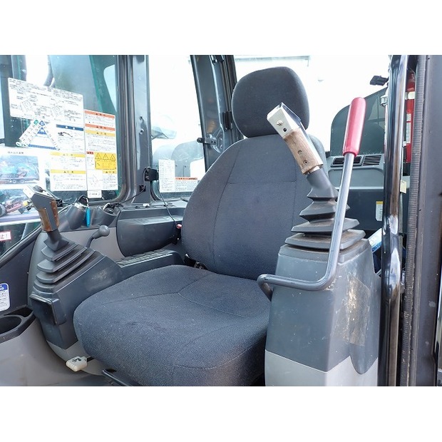 2012 كوبيلكو SK70SR-2F-YT06-42098940