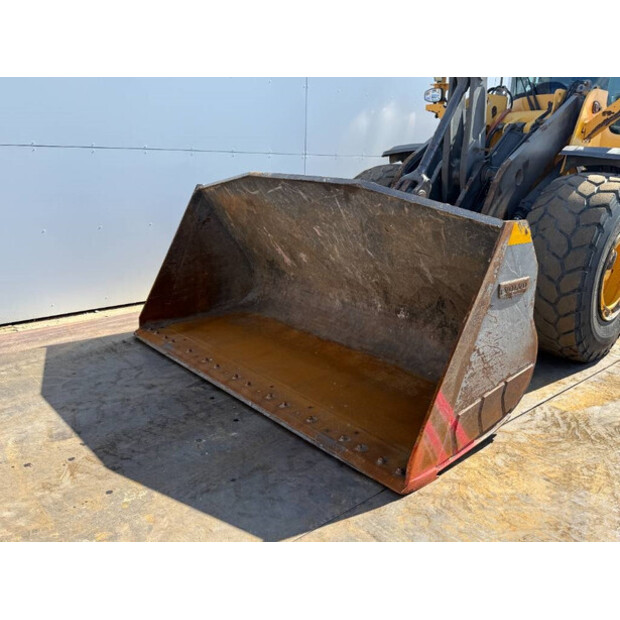 2019 فولفو L120H-42099670
