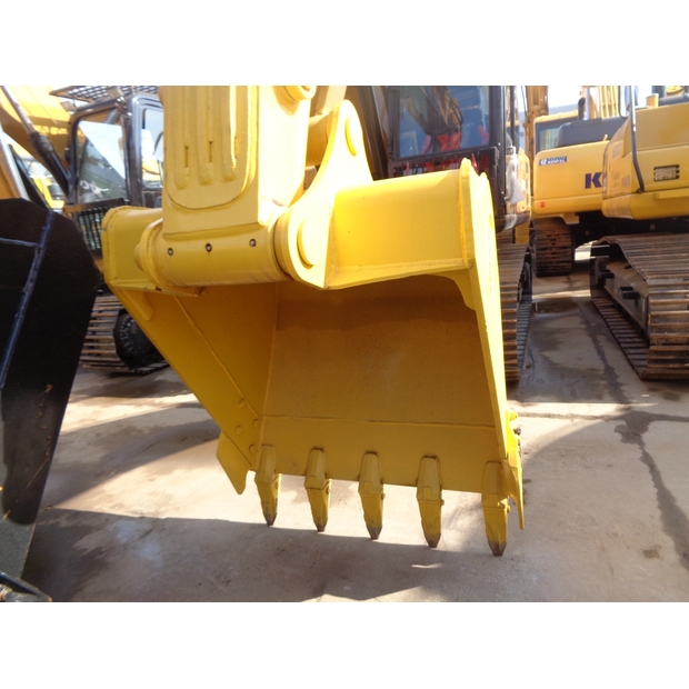 2021 كوماتسو PC220-8N-42100649