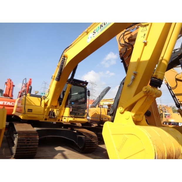 2021 كوماتسو PC220-8N-42100650